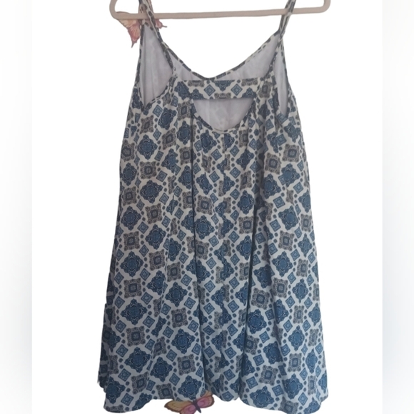 RED Saks Fifth Avenue Key Hole Back Summer Dress - Picture 2 of 6